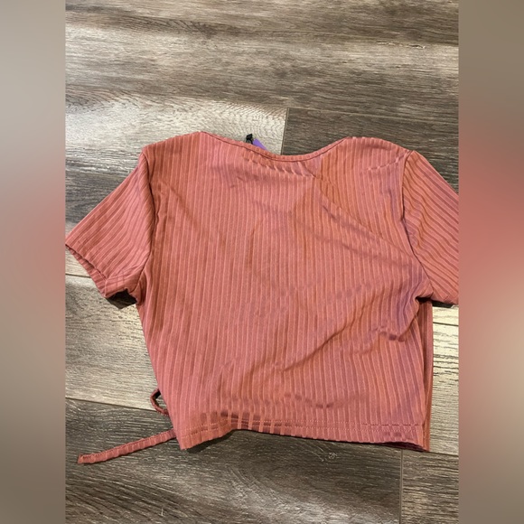 Tie Front Cropped Tee - Picture 3 of 3